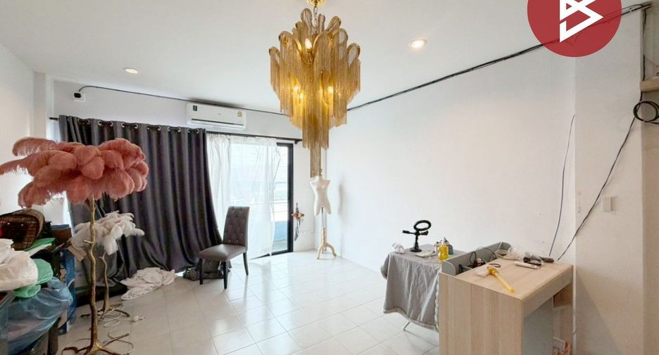 For sale 3 bedrooms retail Space in Lam Luk Ka, Pathum Thani
