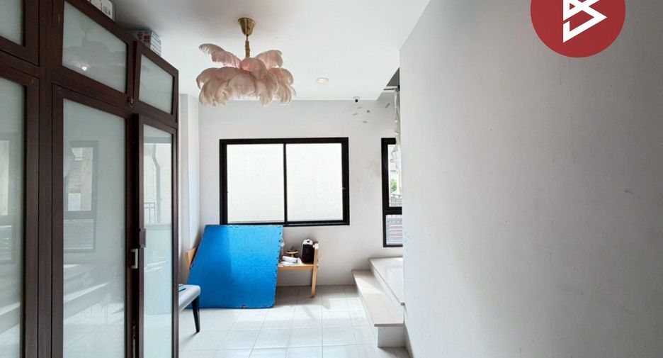 For sale 3 bedrooms retail Space in Lam Luk Ka, Pathum Thani