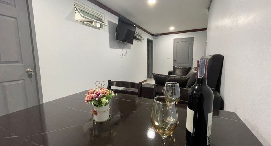 For rent 2 bedrooms condo in Watthana, Bangkok
