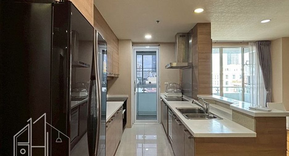 For rent 2 bedrooms condo in Watthana, Bangkok