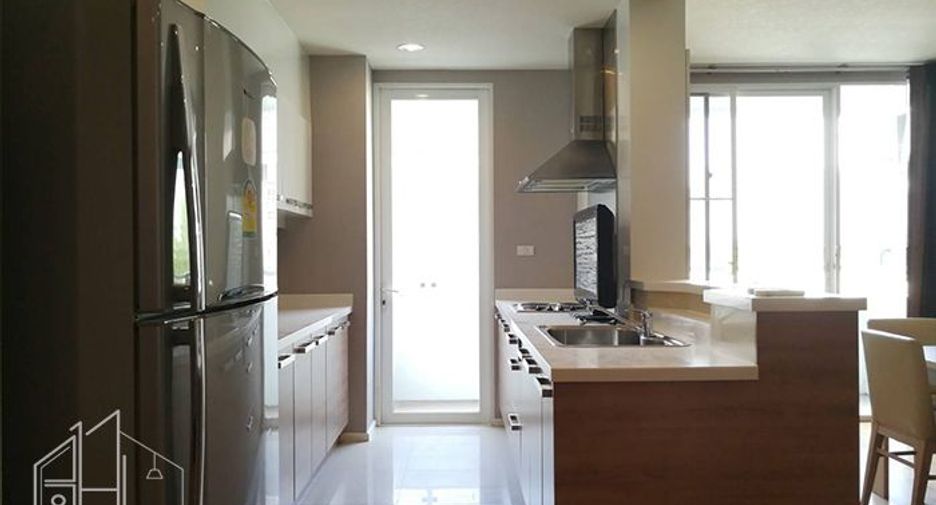 For rent 2 bedrooms condo in Watthana, Bangkok