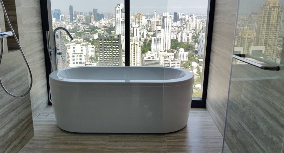 For rent 2 bedrooms condo in Watthana, Bangkok