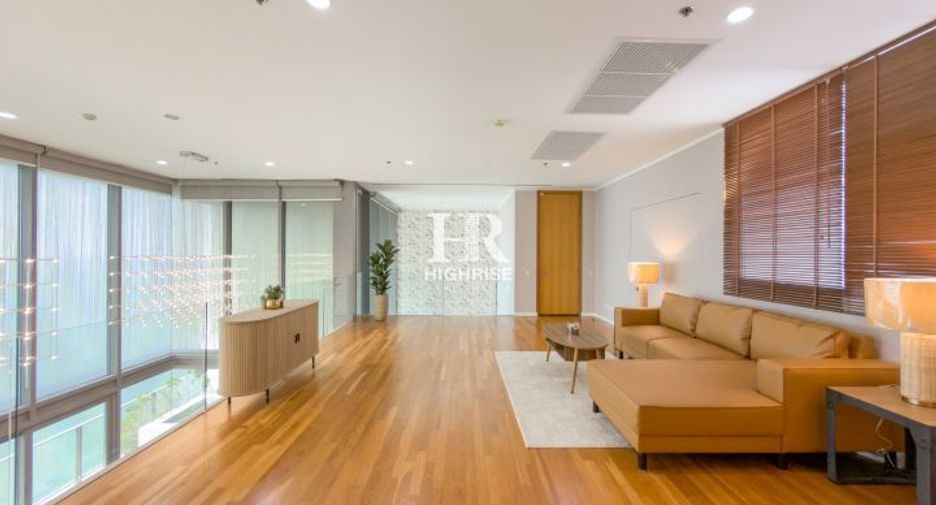 For rent 4 bedrooms condo in North Pattaya, Pattaya