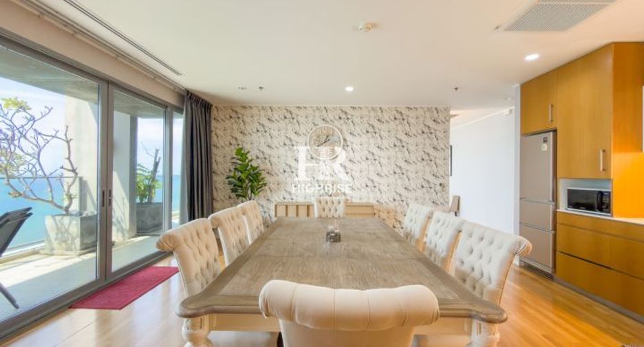 For rent 4 bedrooms condo in North Pattaya, Pattaya
