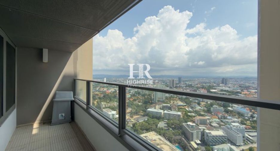 For rent 4 bedrooms condo in North Pattaya, Pattaya