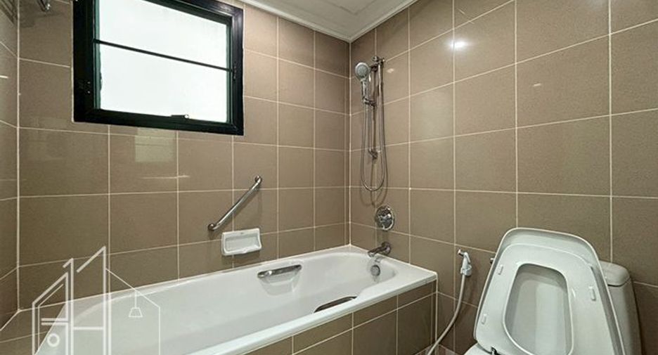 À louer 3 chambres condo à Watthana, Bangkok