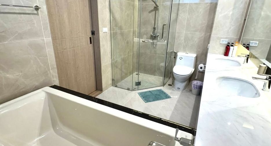For rent 3 bedrooms condo in Sathon, Bangkok