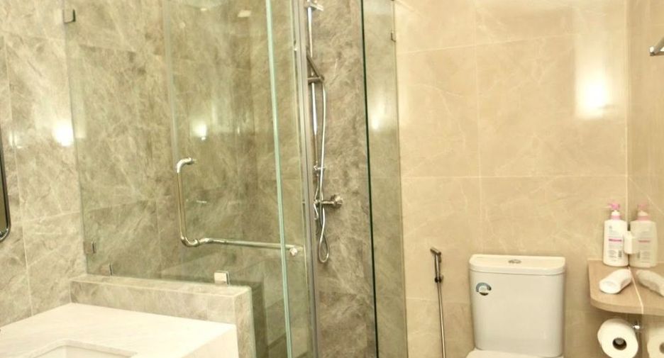 For rent 3 bedrooms condo in Sathon, Bangkok