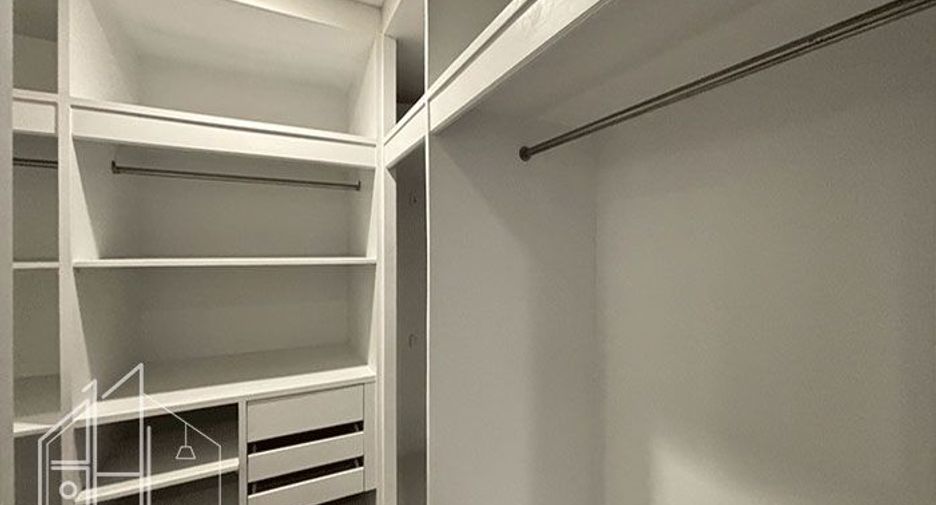 Аренда 4 спальни кондо в Щаттхана, Бангкок