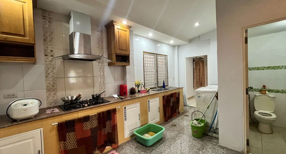 For rent 3 bedrooms house in Mueang Chiang Mai, Chiang Mai