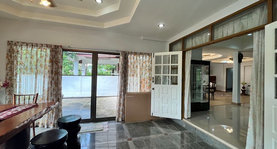 For rent 3 bedrooms house in Mueang Chiang Mai, Chiang Mai