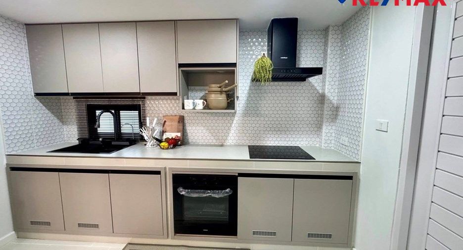 For sale 3 bedrooms house in East Pattaya, Pattaya