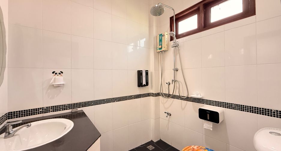 For rent and for sale 11 bedrooms retail Space in San Sai, Chiang Mai