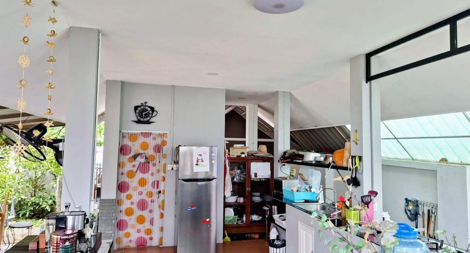 For rent and for sale 11 bedrooms retail Space in San Sai, Chiang Mai