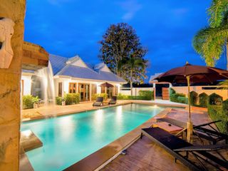 Gewerbefläche zur Miete und zum Kauf mit 11 Zimmer in San Sai, Chiang Mai