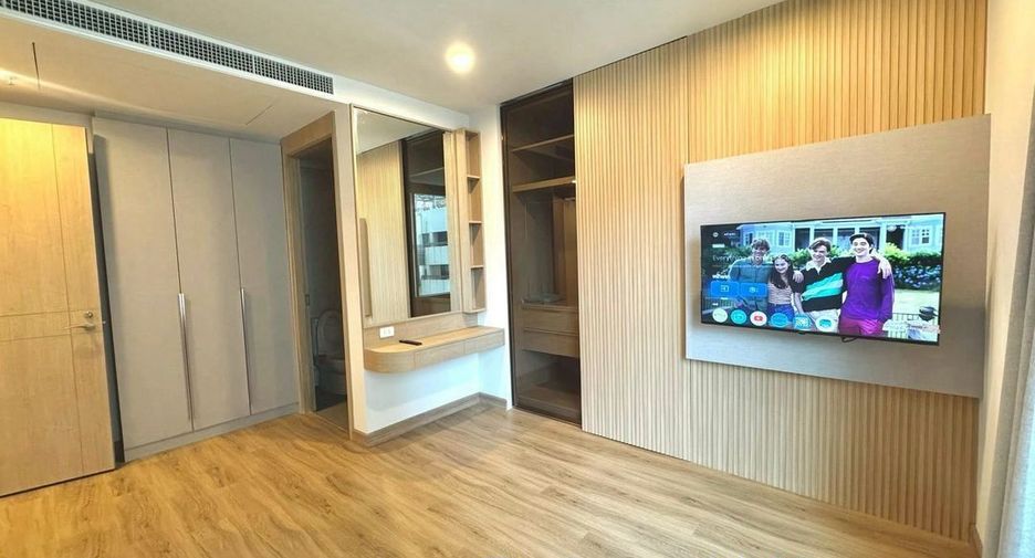 For rent 3 bedrooms condo in Sathon, Bangkok