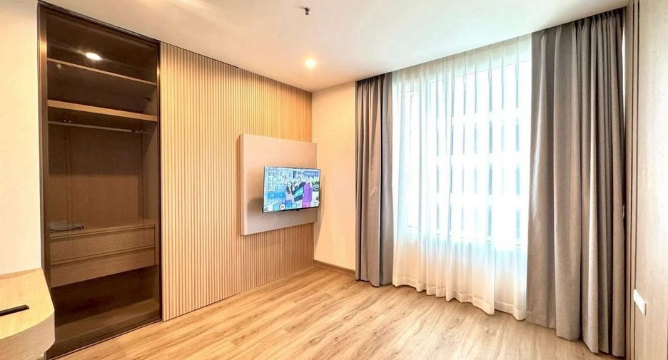 For rent 3 bedrooms condo in Sathon, Bangkok