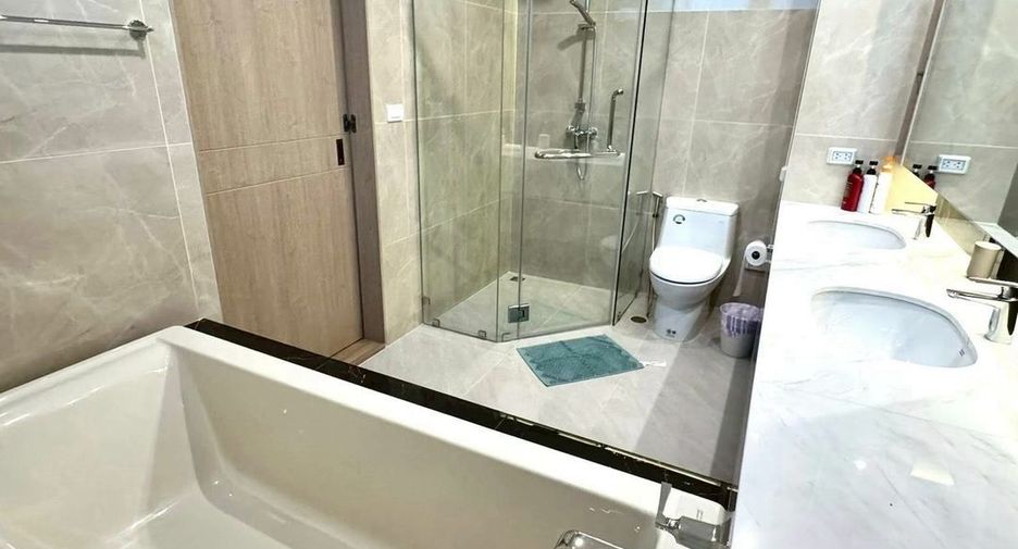 For rent 3 bedrooms condo in Sathon, Bangkok