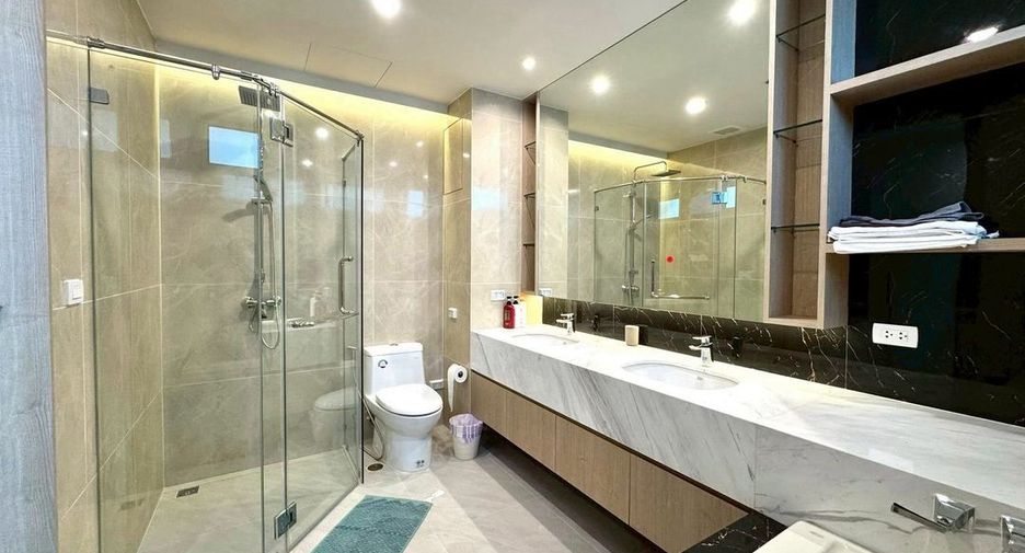 For rent 3 bedrooms condo in Sathon, Bangkok