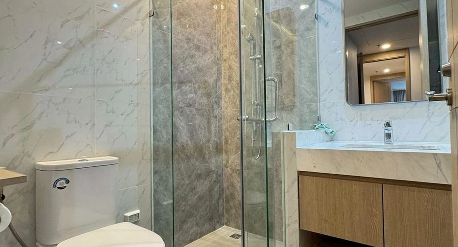For rent 3 bedrooms condo in Sathon, Bangkok