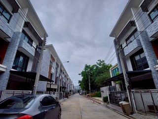 For rent 3 bedrooms townhouse in Bang Phli, Samut Prakan