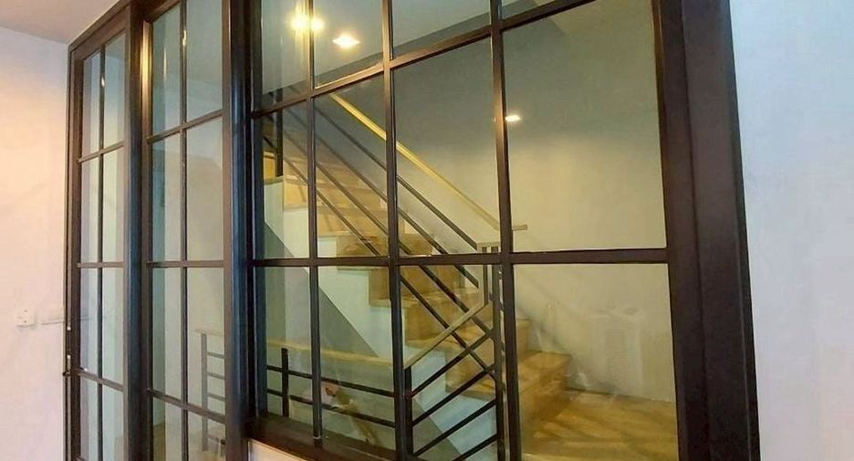 For rent 3 ベッドルーム townhouse in Bang Phli, Samut Prakan
