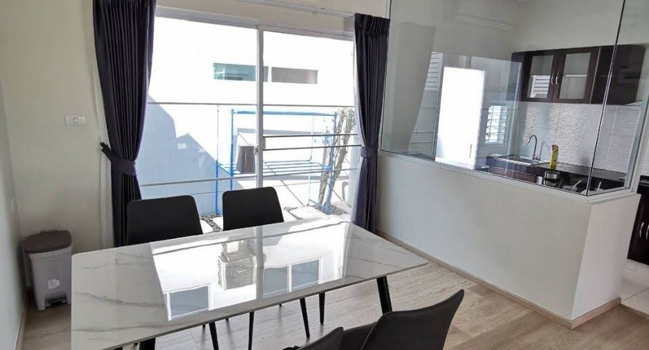 For rent 3 bedrooms townhouse in Prawet, Bangkok