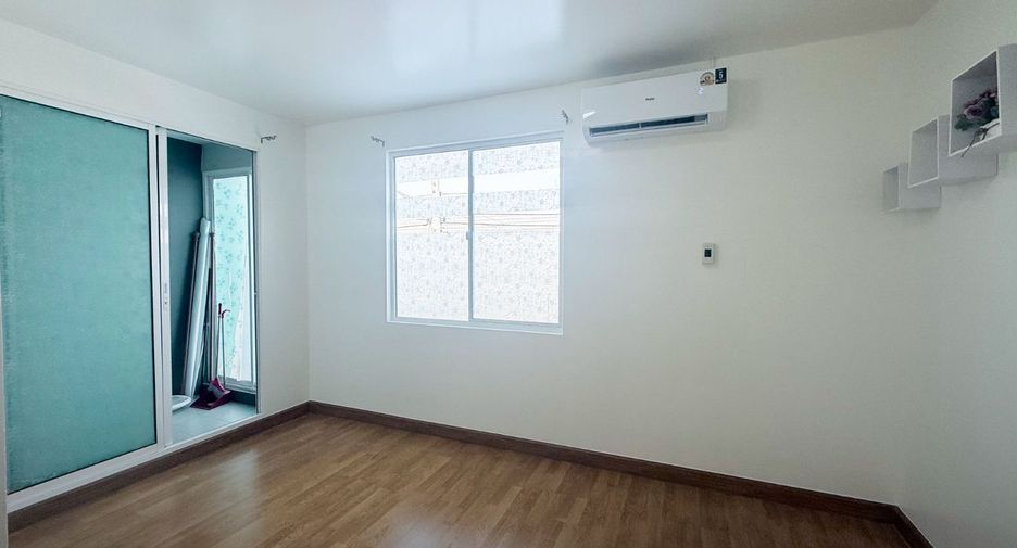 Reihenhaus zum Kauf mit 3 Zimmer in Khlong Sam Wa, Bangkok