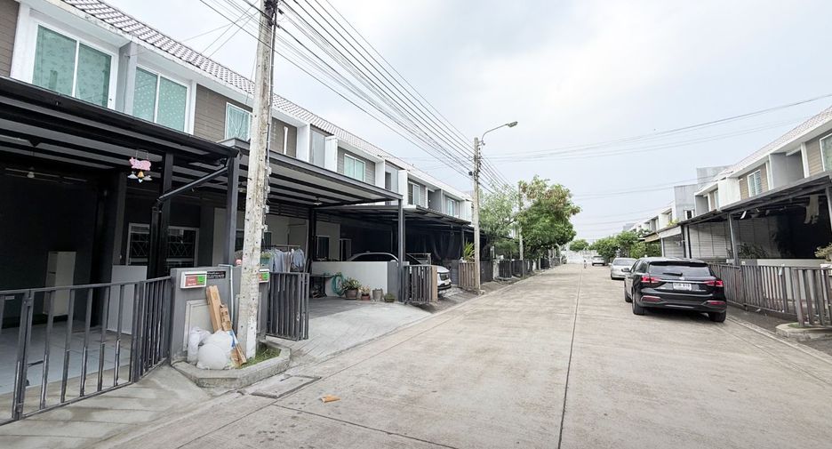 Reihenhaus zum Kauf mit 3 Zimmer in Khlong Sam Wa, Bangkok