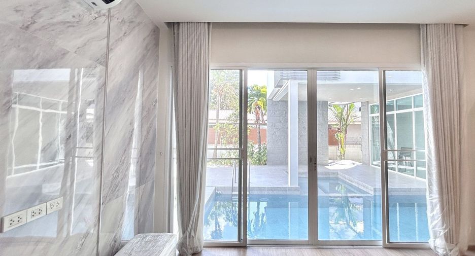 Casa en alquiler de 3 habitaciones en Khlong Toei, Bangkok