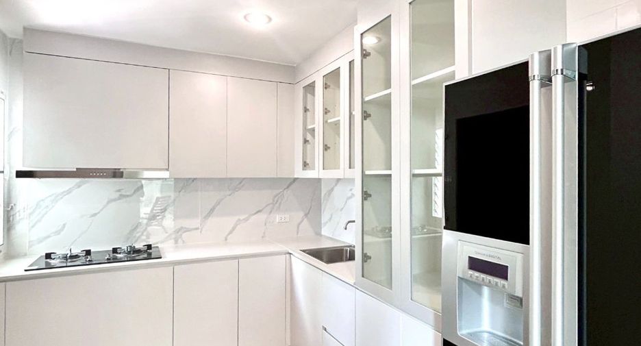Casa en alquiler de 3 habitaciones en Khlong Toei, Bangkok