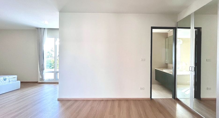 Casa en alquiler de 3 habitaciones en Khlong Toei, Bangkok