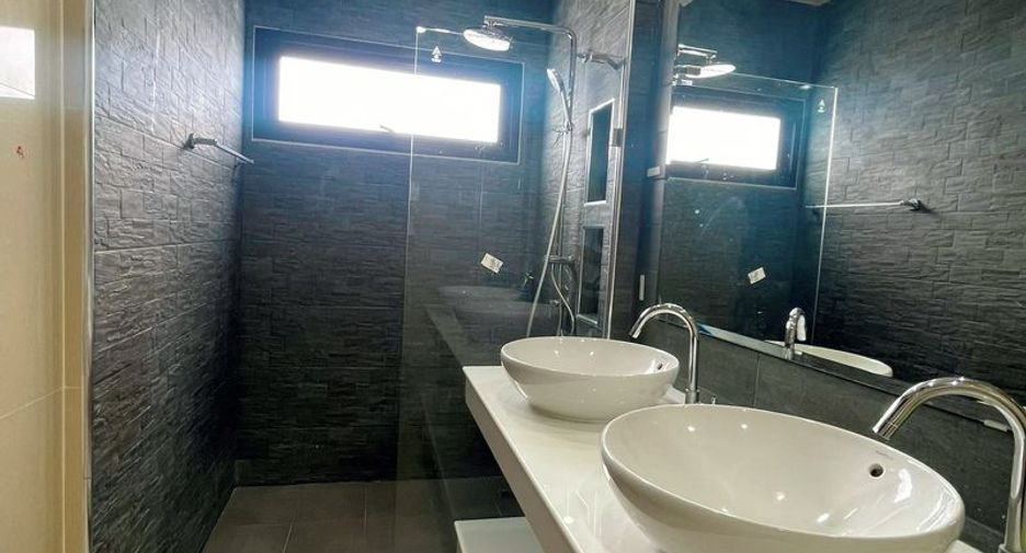 For rent and for sale 3 bedrooms house in Si Racha, Chonburi