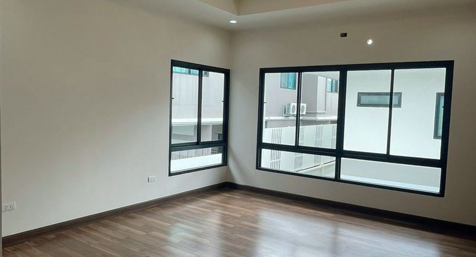 For rent and for sale 3 bedrooms house in Si Racha, Chonburi