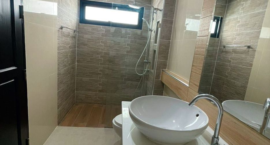 For rent and for sale 3 bedrooms house in Si Racha, Chonburi