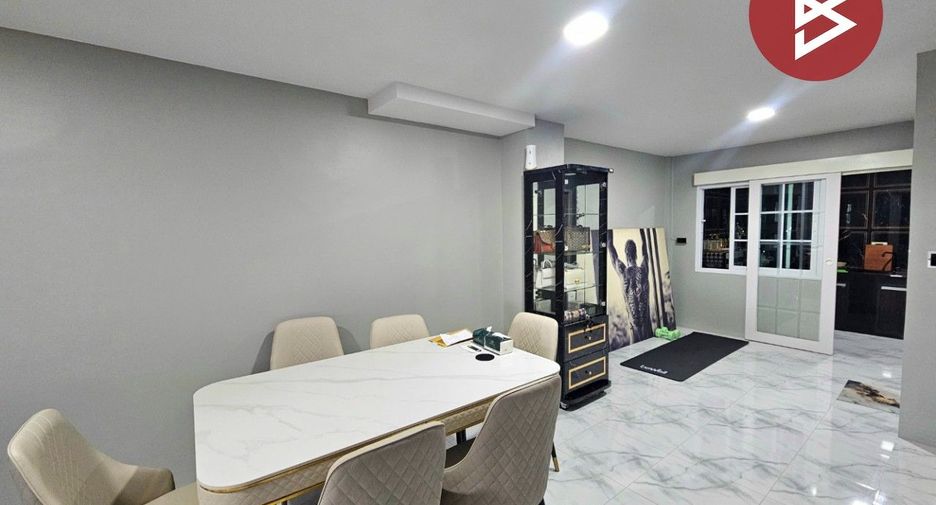 Продажа 2 спальни таунхаус в Mueang Chon Buri, Чонбури