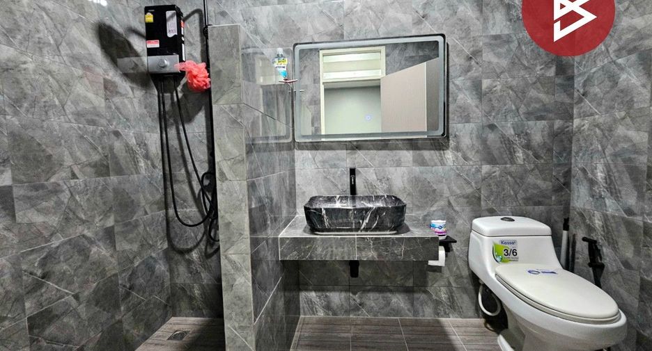 Продажа 2 спальни таунхаус в Mueang Chon Buri, Чонбури