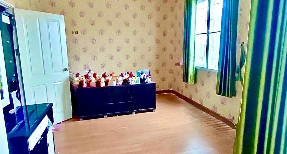 Продажа 4 спальни дом в Si Racha, Чонбури