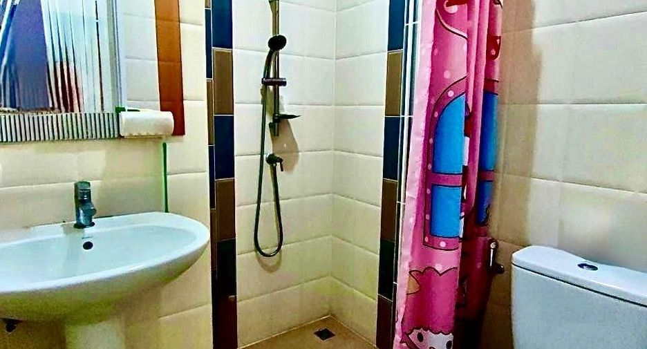 Продажа 4 спальни дом в Si Racha, Чонбури