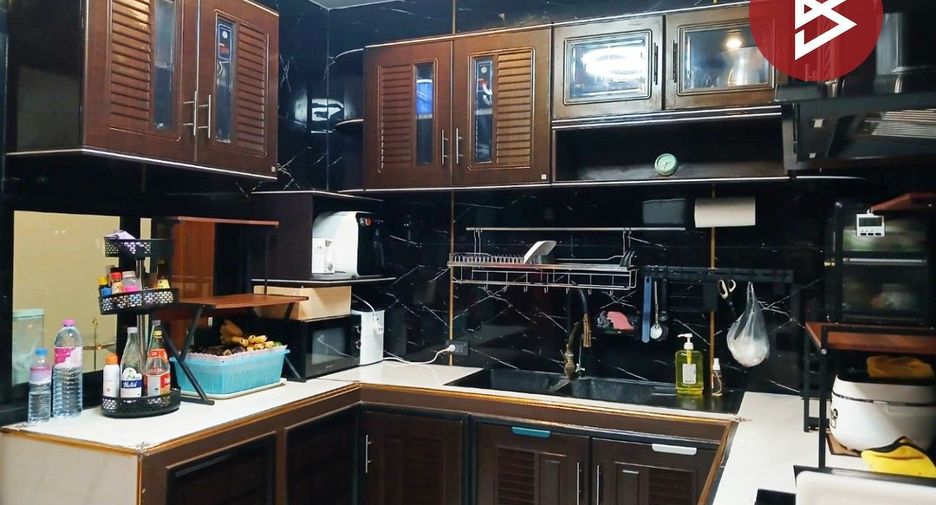 Продажа 4 спальни дом в Саттахип, Паттайя