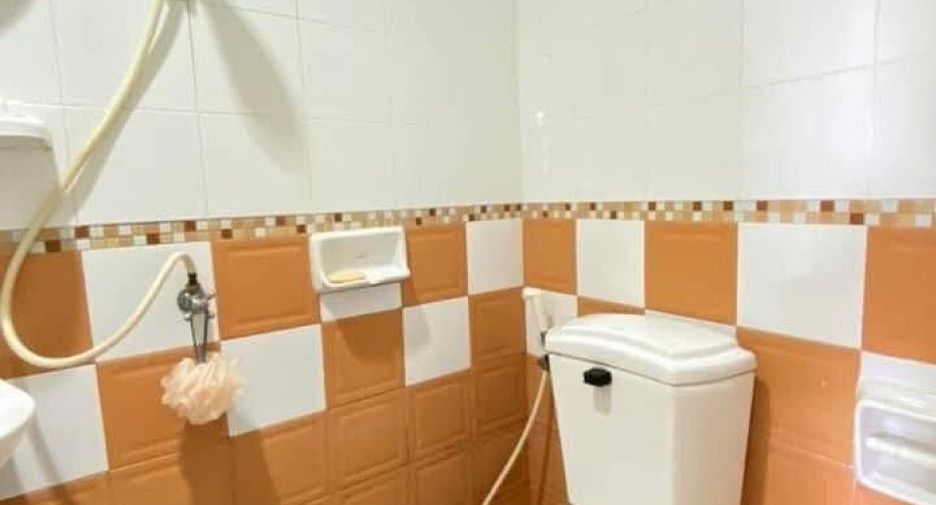 For sale 2 ベッドルーム townhouse in Si Racha, Chonburi