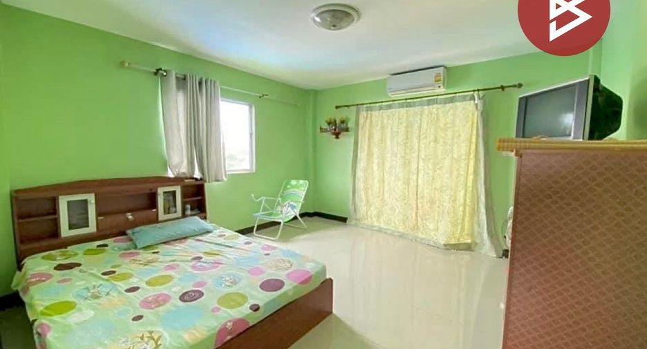 For sale 2 ベッドルーム townhouse in Si Racha, Chonburi