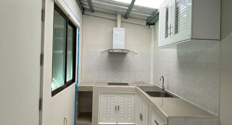For rent and for sale 3 bedrooms townhouse in Suan Luang, Bangkok