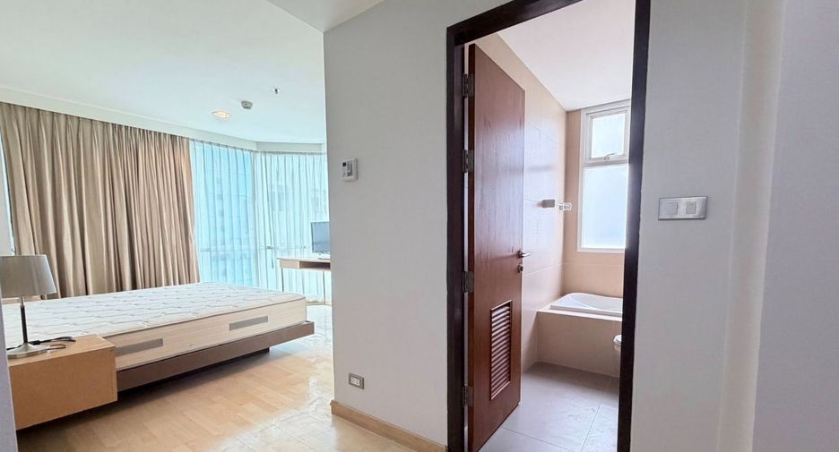 For rent and for sale 2 bedrooms condo in Watthana, Bangkok