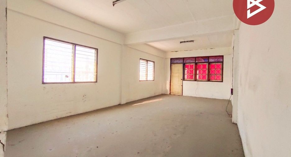 À louer et à vendre 5 chambres local commercial à Pak Kret, Nonthaburi