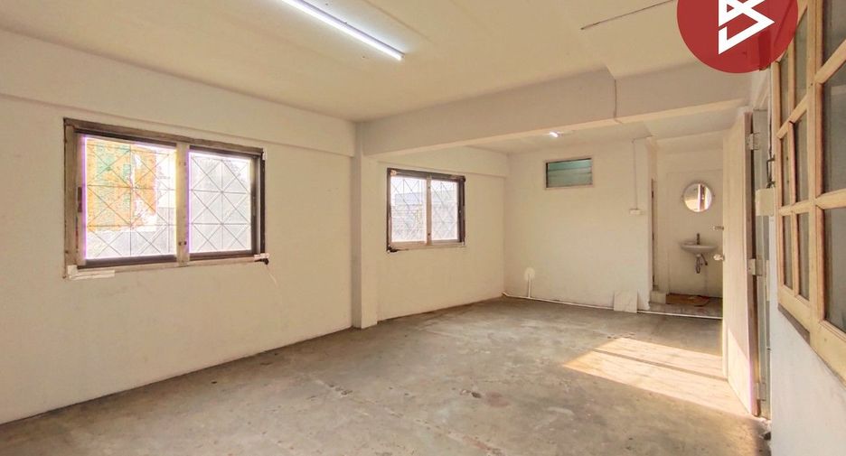 À louer et à vendre 5 chambres local commercial à Pak Kret, Nonthaburi