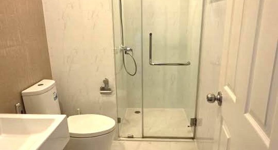 Продажа 2 спальни кондо в Щаттхана, Бангкок