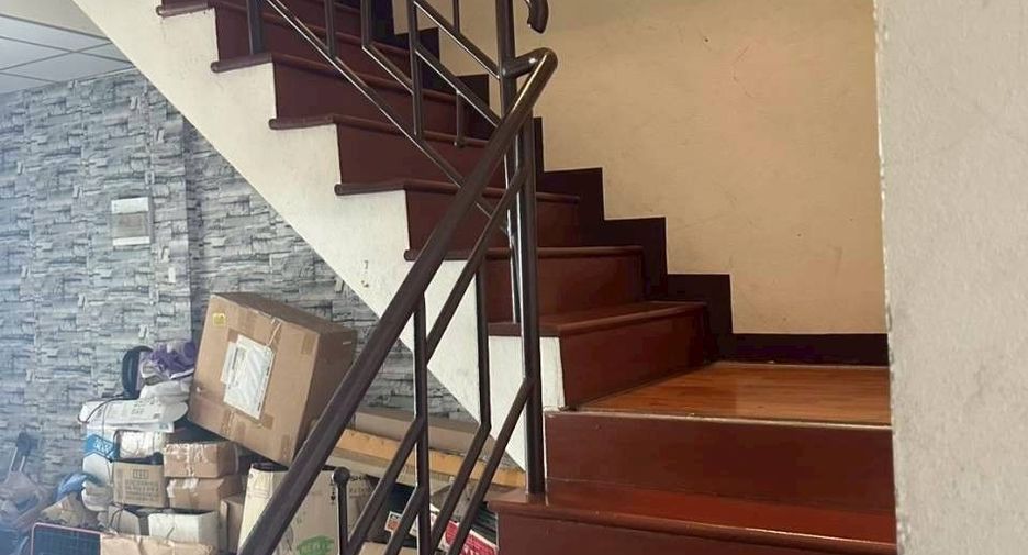Продажа 3 спальни таунхаус в Лат Крабанг, Бангкок