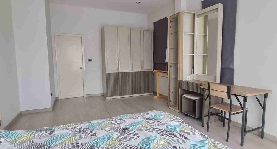 For rent 4 bedrooms house in East Pattaya, Pattaya