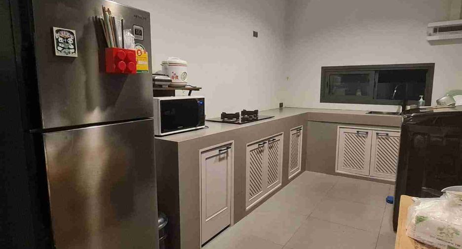 For rent 4 bedrooms house in East Pattaya, Pattaya